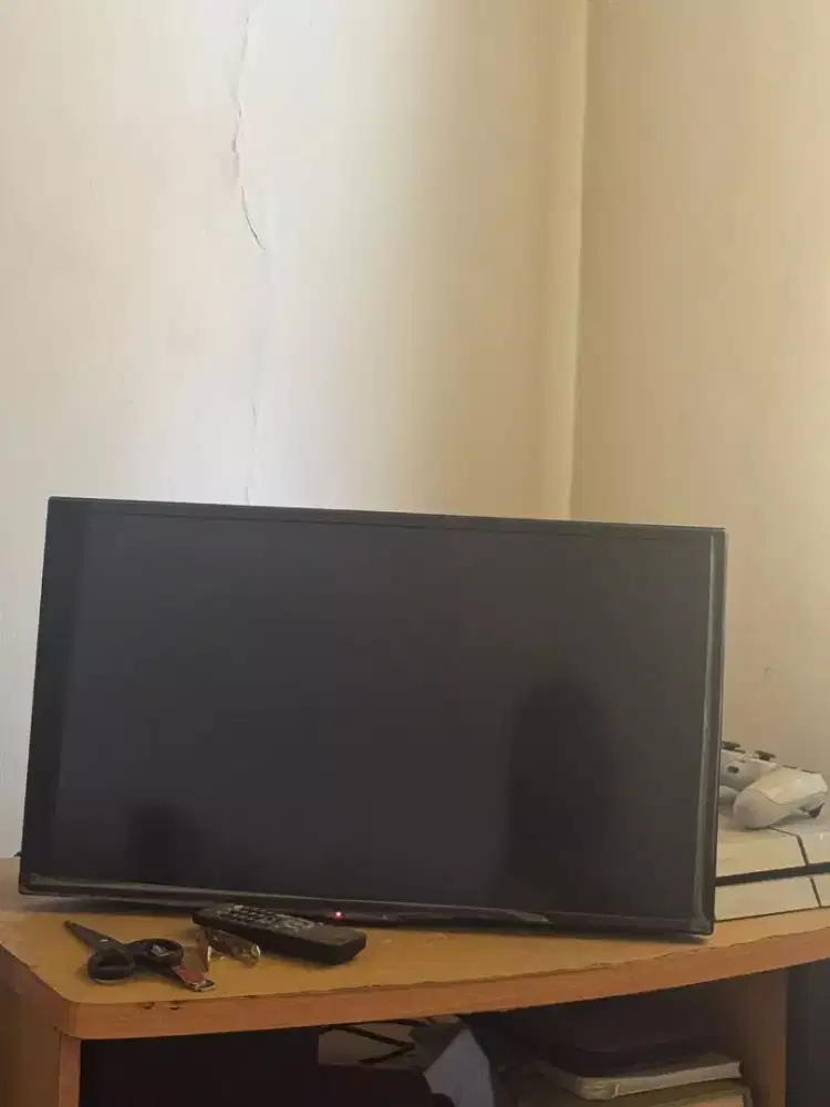 Tv LED Sharp 24 inch + remote