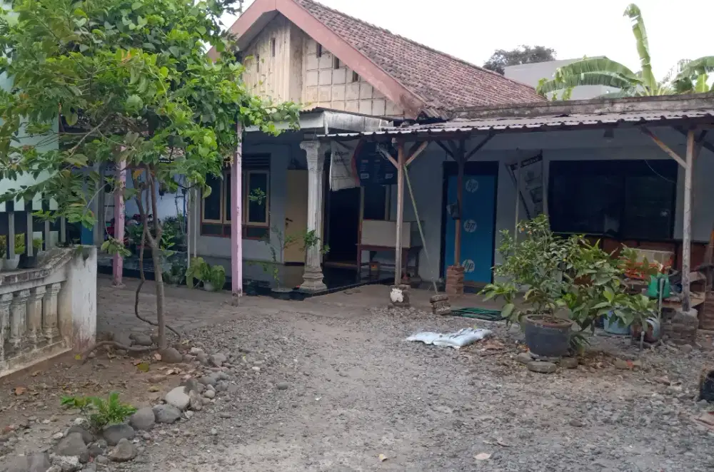 Dijual cepat sebuah rumah letak pinggir jalan Raya