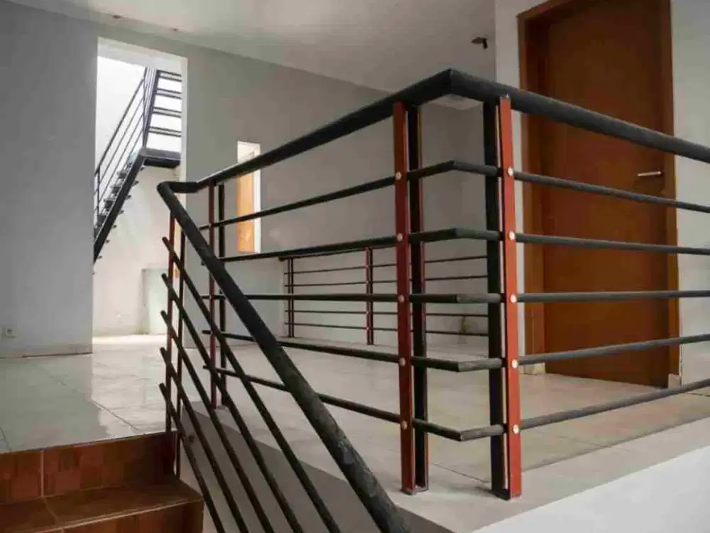 Rumah Mangkubumen 100Mt, 2Lantai, dkt Solo Paragon jalan Yosodipuro, Banjarsari, Solo