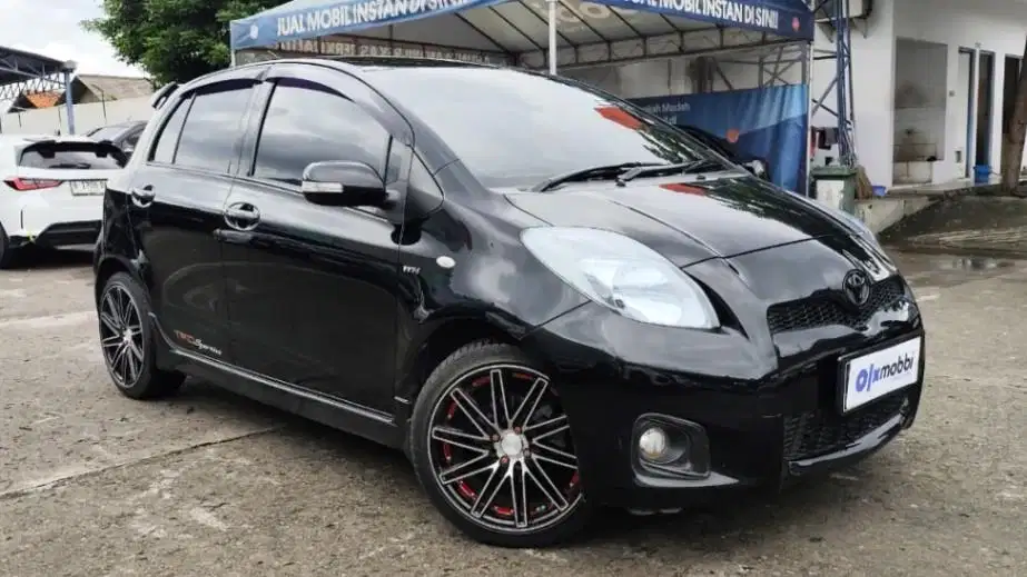 DP 1 JUTA Toyota Yaris 1.5 E Bensin-AT 2013 FKUS