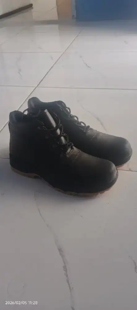 Dijual safety shoes Ukuran 42