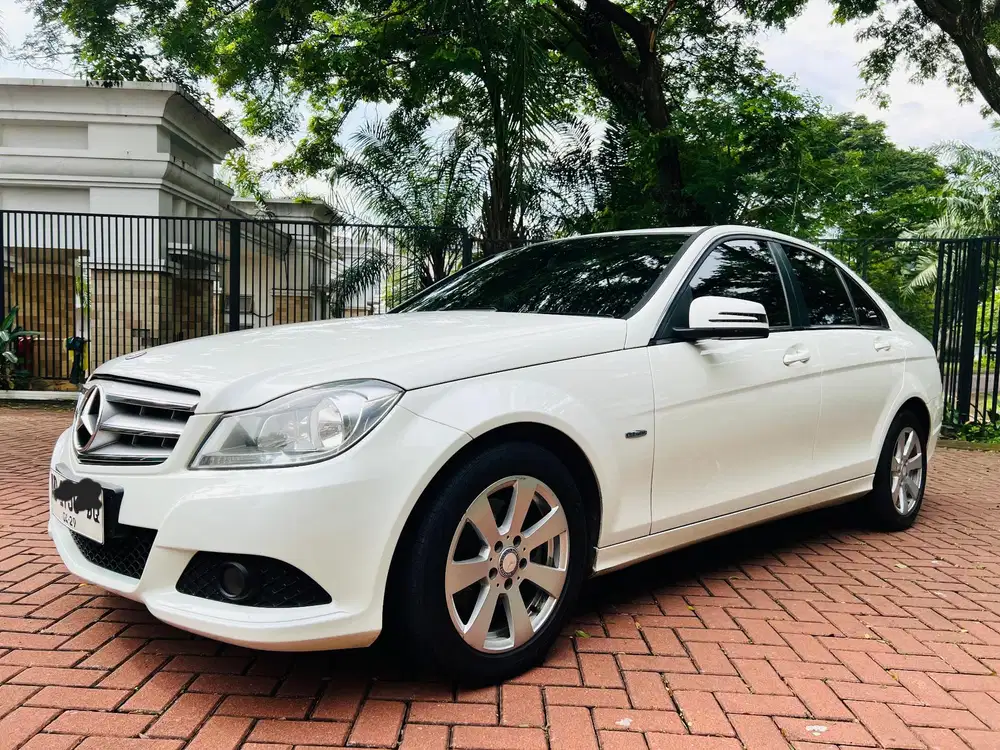 Mercedes-Benz C200 2011 Bensin Warna Putih