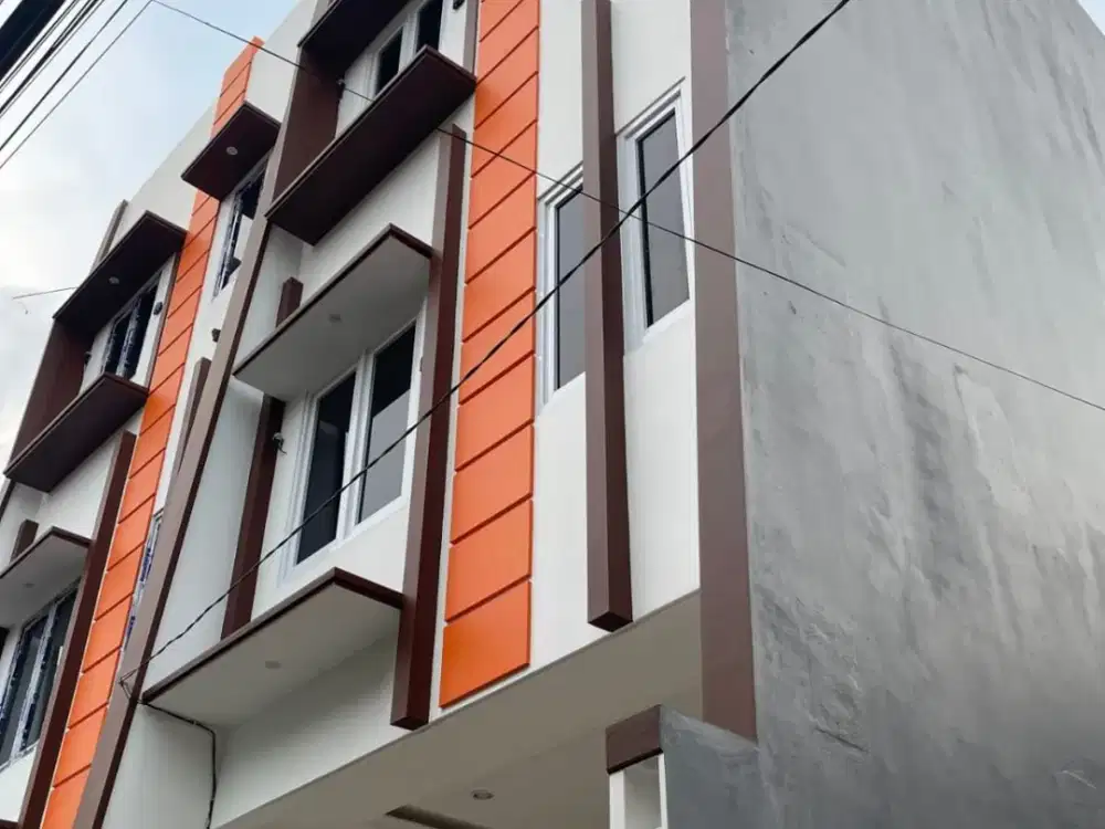Rumah baru Johar Baru Jakarta Pusat 4,5x14m 3 lantai, jalan 1 mobil