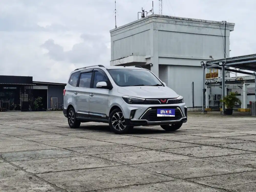 Wuling Confero S 1.5 L Lux+ Manual MT 2022 Silver KM 66RB