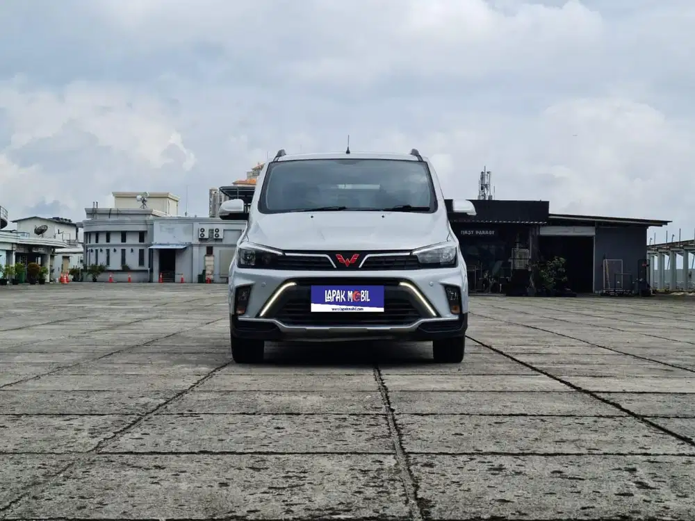 Wuling Confero S 1.5 L Lux+ Manual MT 2022 Silver KM 66RB