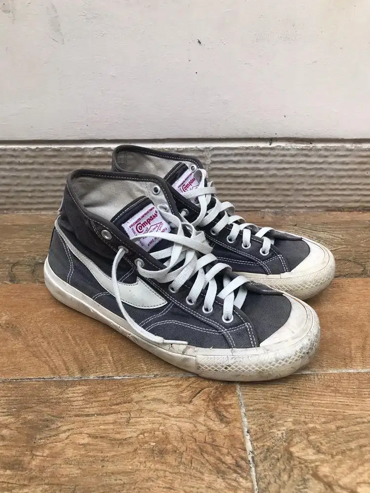 Sepatu compass gazelle high