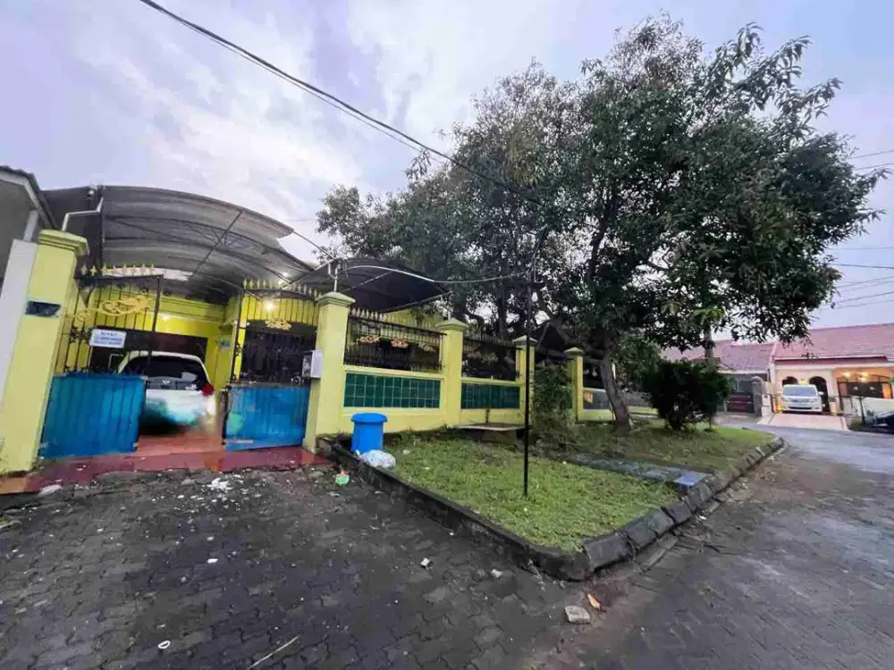 rumah dijual hook di jl. Darmo sentosa raya Surabaya, dekat kawasan komersil pusat perbelanjaan di Surabaya