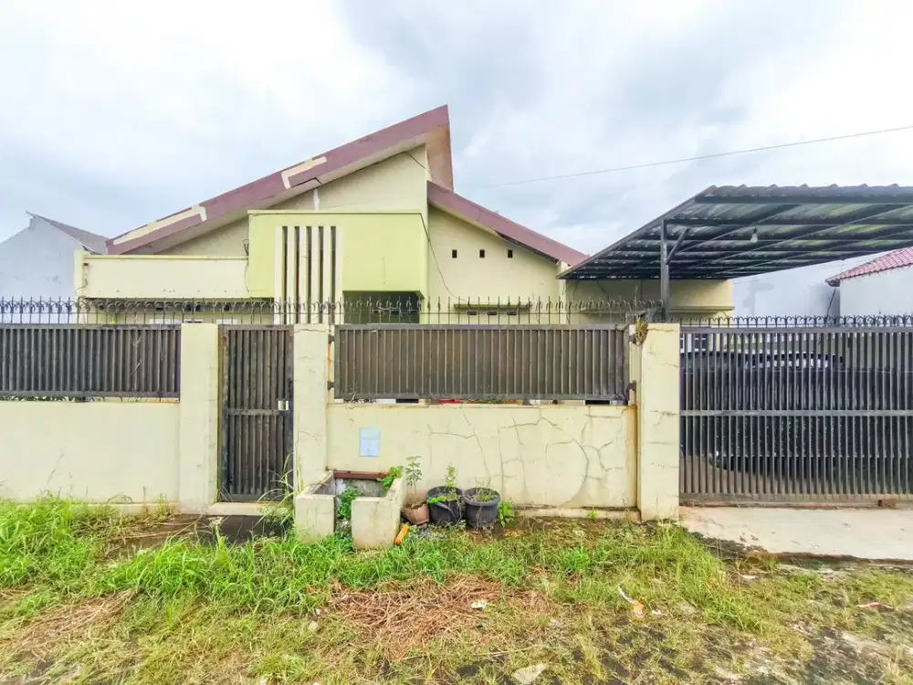 Rumah 5 Kamar Tidur Hadap Timur 12 Menit ke Puri Indah Mall J-38191