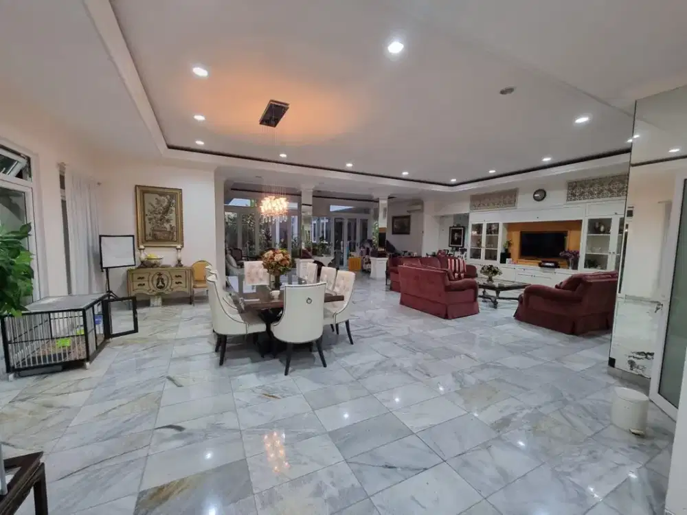 Rumah American Classic Dekat Kemang Raya Dan Ampera Raya Jakarta Selatan ada Pool