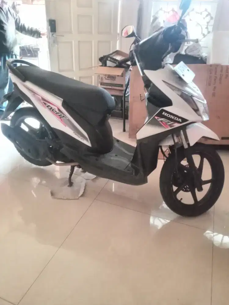 Honda beat 2013 lengkap orisinal tangan pertama