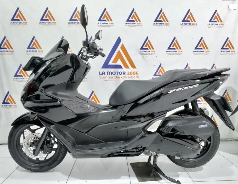 GRESS LIKE NEW HONDA PCX 160 CBS THN 2024 (SS LENGKAP/MESIN AMAN)