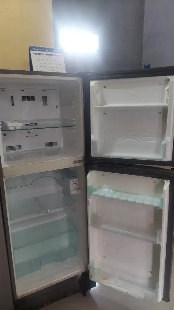 Dijual Kulkas 2 pintu (Second) Merk Sharp