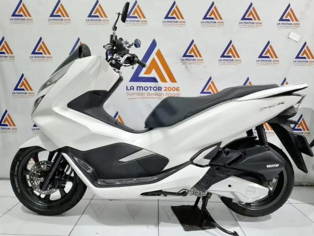 SIAP PAKAI HONDA PCX 150 CBS THN 2018 (SS LENGKAP/MESIN AMAN)