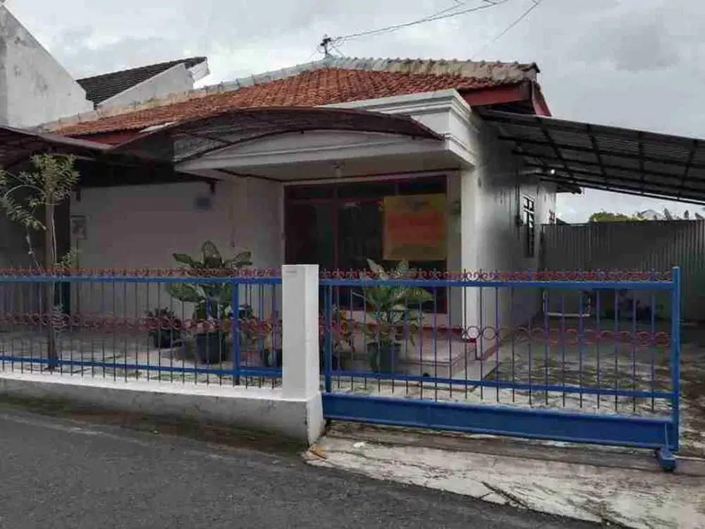 Di Sewakan Rumah Nyaman Strategis Halaman Luas & Lingkungan Tenang di Caturtunggal, Depok, Sleman