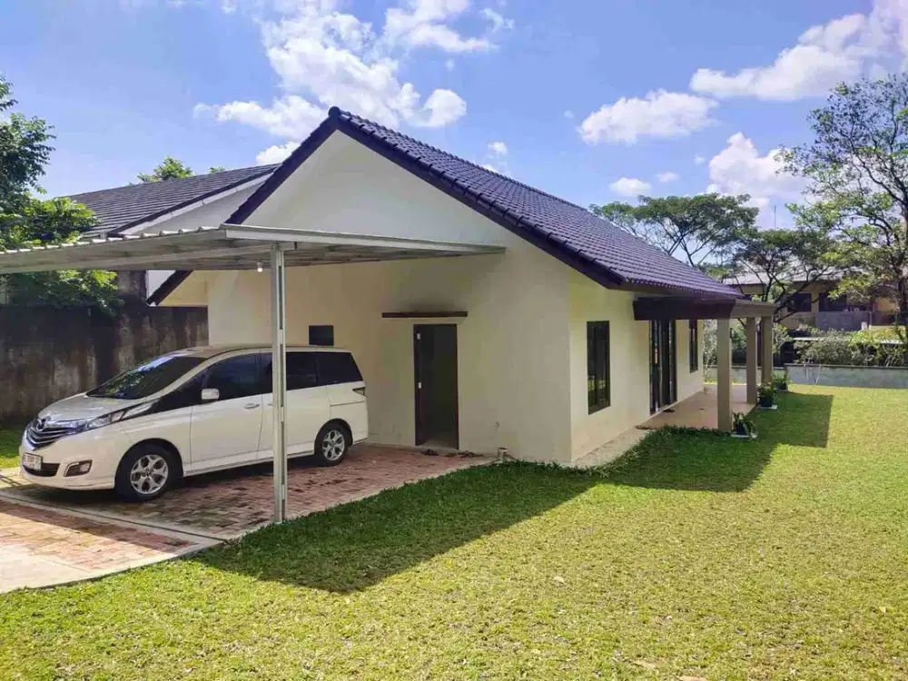 Dijual Rumah Posisi Hoek dengan Taman Luas di Lakeside home Sentul City