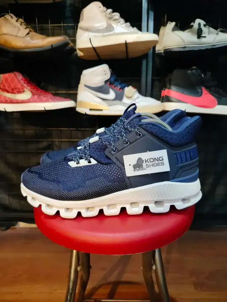 SEPATU ON CLOUD HI EDGE BLUE WHITE 41