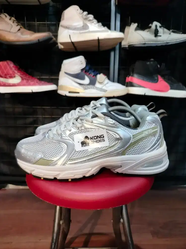 SEPATU NB 530 SILVER KHAKI