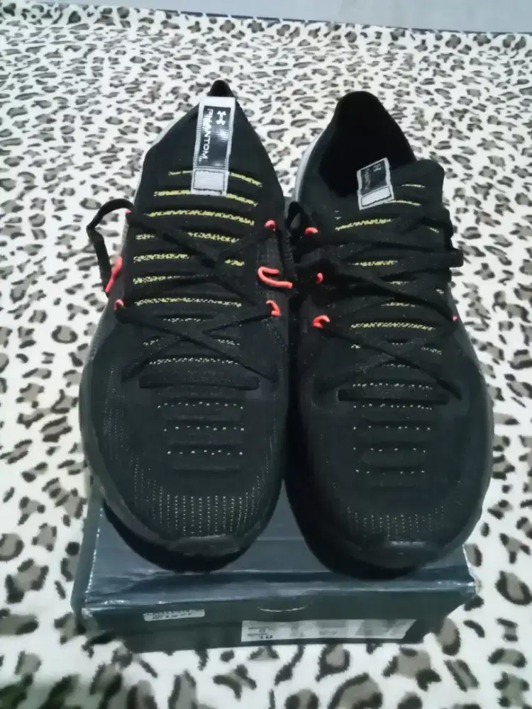 Jual Sneakers UNDER ARMOR. Size 42. 100% BARU!!