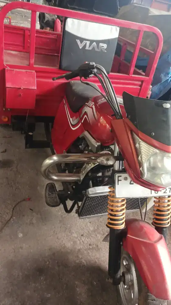 Viar Tahun 2022 warna merah mulus