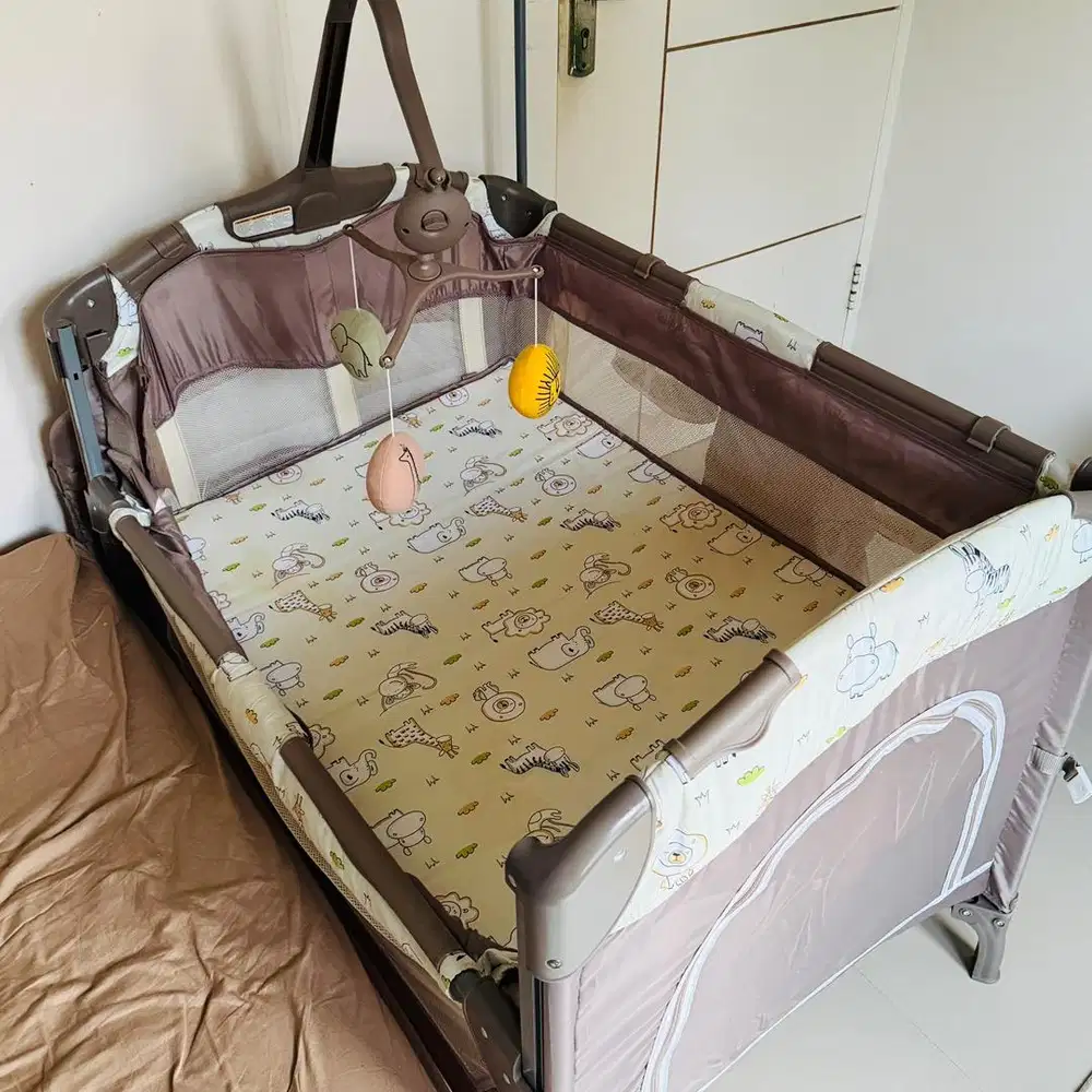 RIGHT START BABY BOX 2IN1 PLAYARD WITH SWING