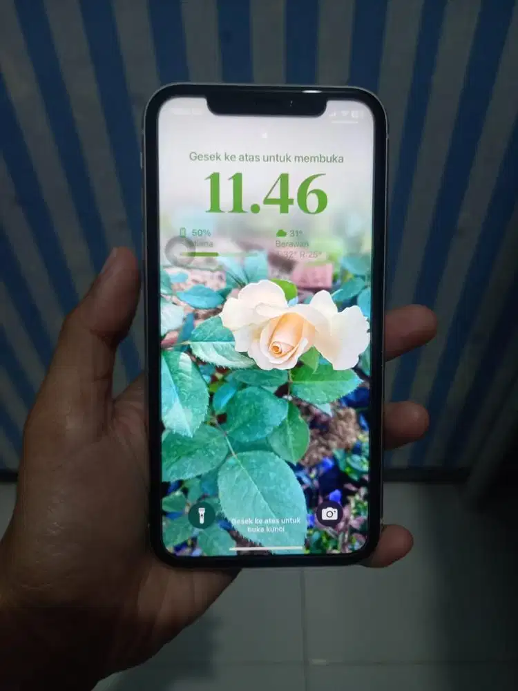 Hp iphone 11 warna putih