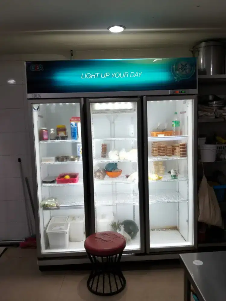 SHOWCASE CHILLER 3 PINTU (MERK : GEA)
