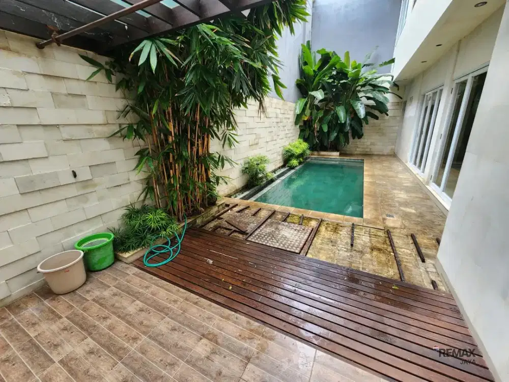 Rumah Semi Villa Eksklusif Lokasi Premium Dijual, di Kuta Selatan Area