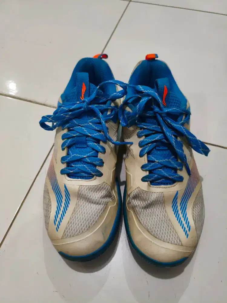 Sepatu Badminton Lining Hypersonic Pria Laki Laki Putih Biru Murah