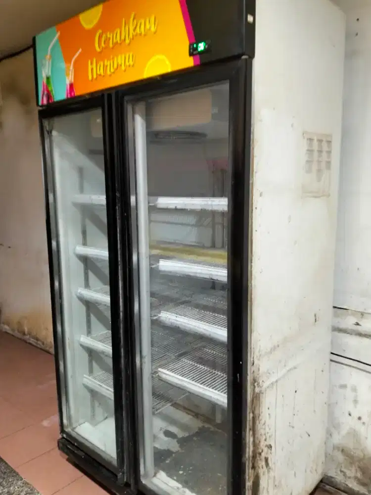 SHOWCASE 2 PINTU RSA