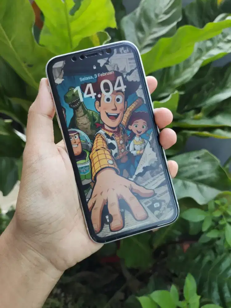 iPhone XR 64 GB warna putih