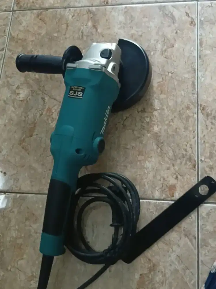 Makita Gerinda GA5020
