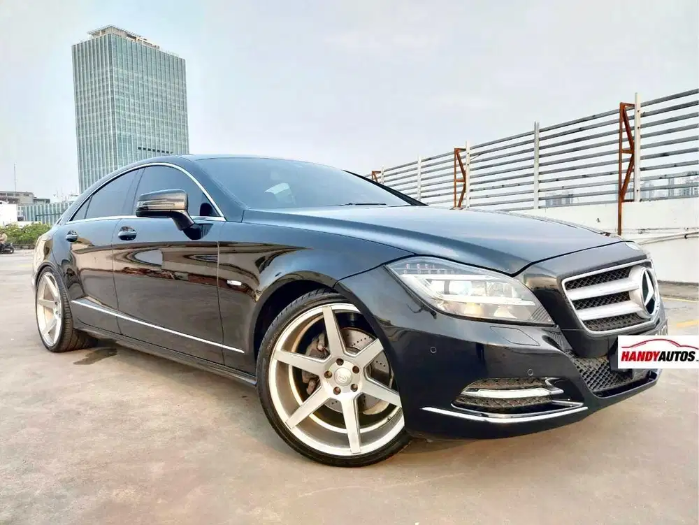 Mercedes Benz CLS 350 Sunroof Tahun 2011 Automatic Hitam