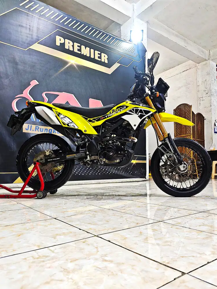 D-tracker yellow edition nyaman di segala medan.Anugerah motor rungkut