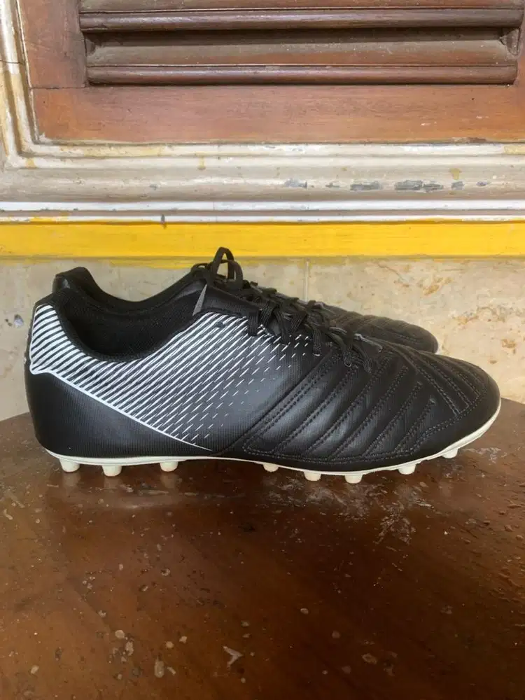 Sepatu bola kipsta kondisi masih mulus