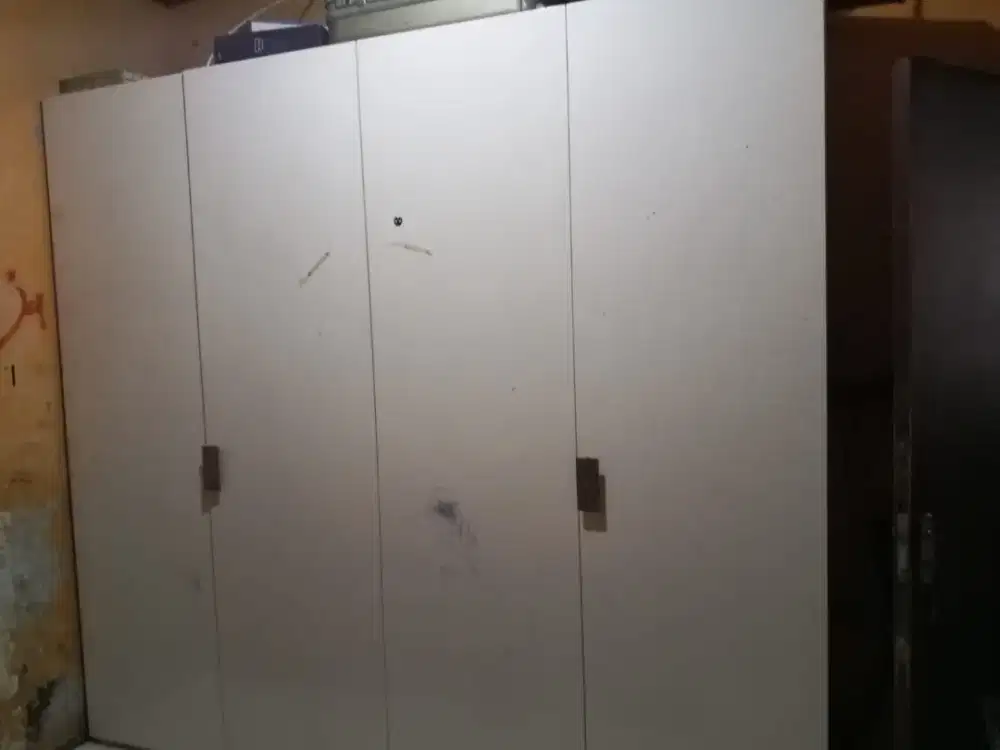 Lemari Metro Informa