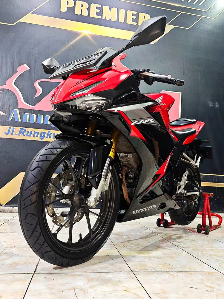 Dp 2jt an Honda New CBR 150 R FI USD TH 2021 gas riding
