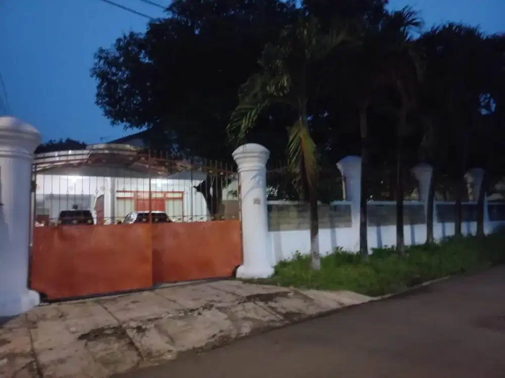 DIJUAL RUMAH TERAWAT UK. 1600 Meter @ULUJAMI PESANGGRAHAN JAKARTA SELATAN LOKASI SANGAT STRATEGIS