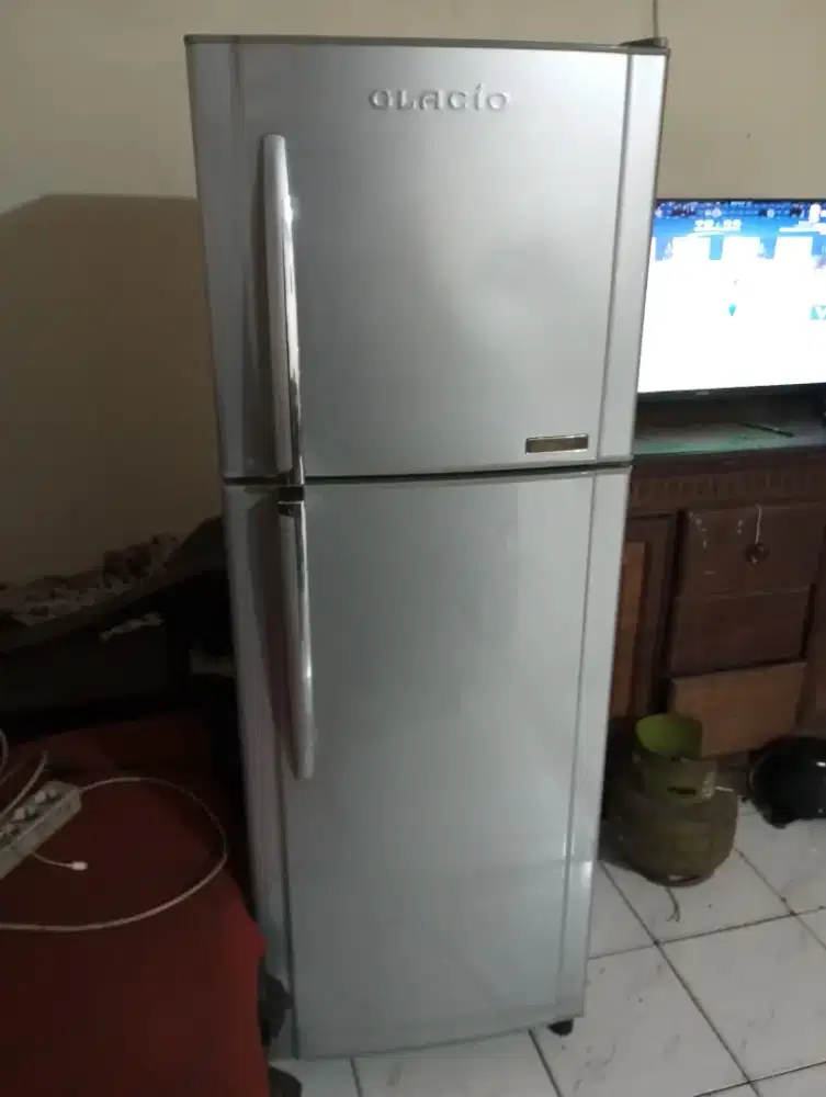 Kulkas 2 pintu Toshiba