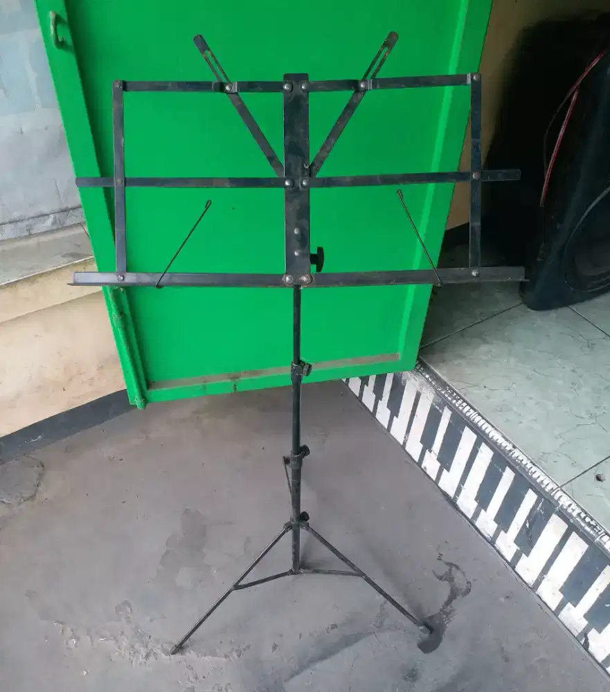 YULODIA BEKASI- stand book