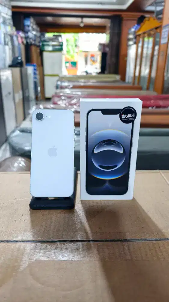 apple iphone 16e 128GB ibox, grs panjang, like new, pemakaian 2 minggu