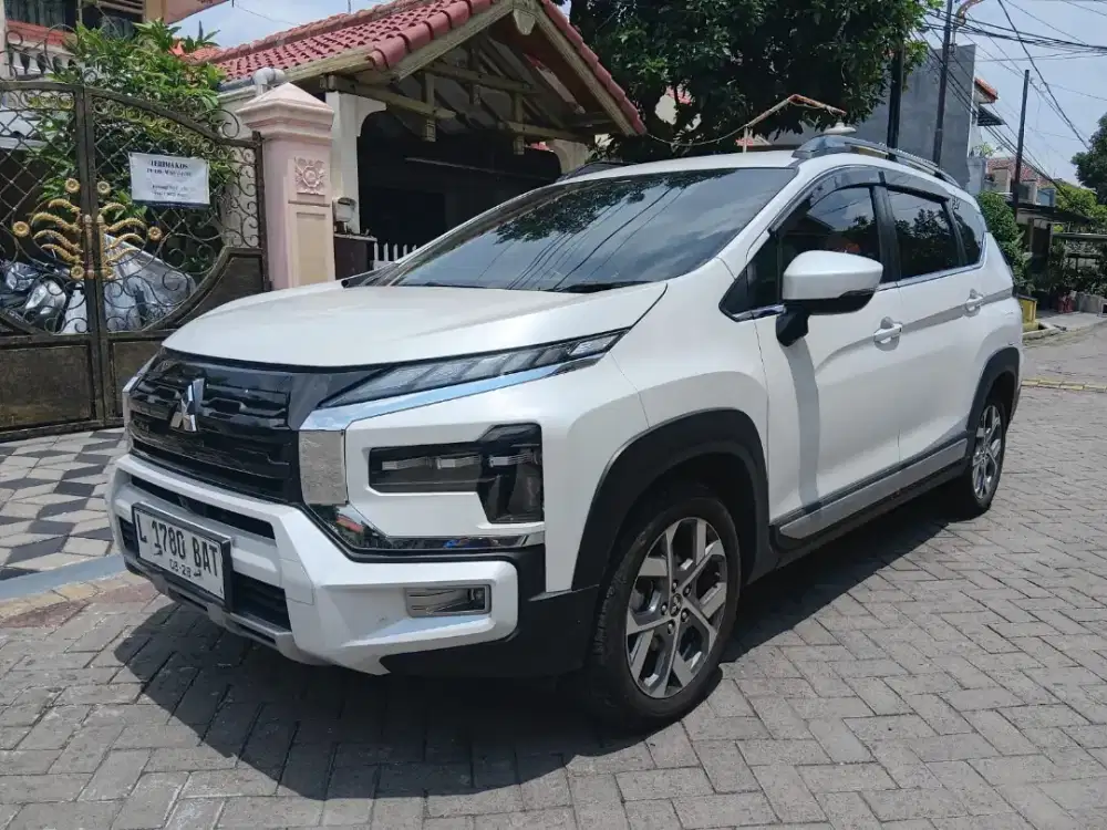 Mitsubishi New Xpander Cross at 2023 km lowc19 ribu matic putih