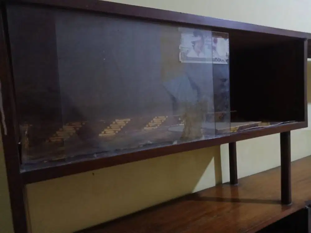 Klasik yang Tak Lekang Oleh Waktu: Lemari Jati Multifungsi