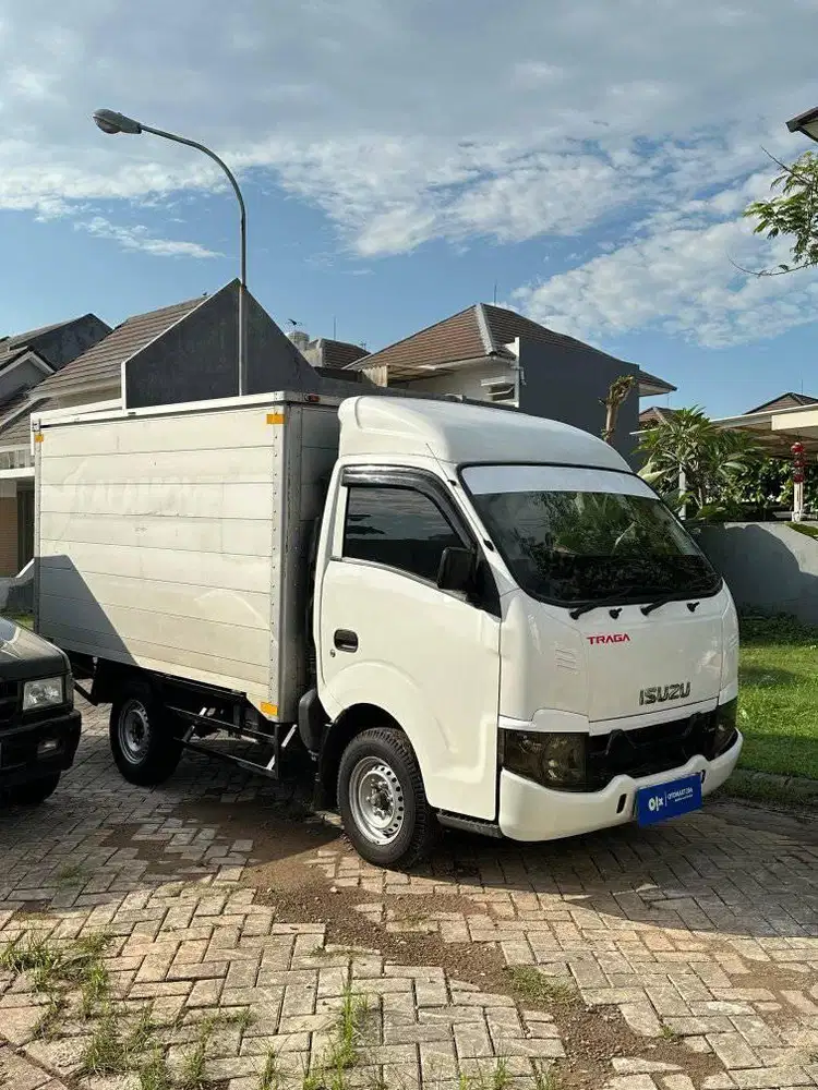 ISUZU TRAGA BOX 2.5 M/T 2021 PUTIH MURAH OTOMART 286 KENJERAN