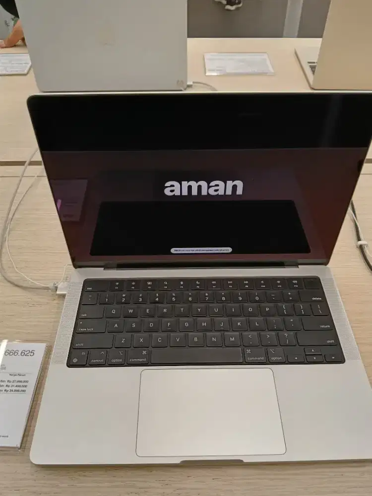 Macbook m4pro 14inch hanya dengan KTP