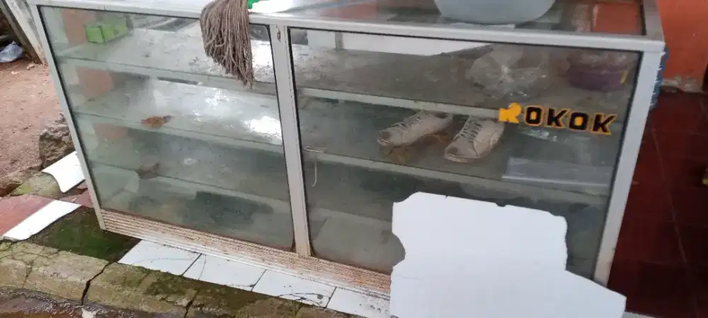 Etalase panjang 2 meter