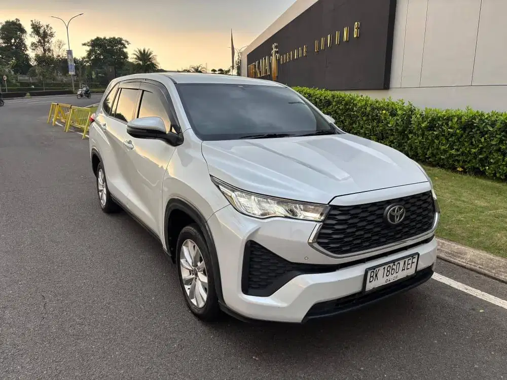 INNOVA ZENIX V AT 2022