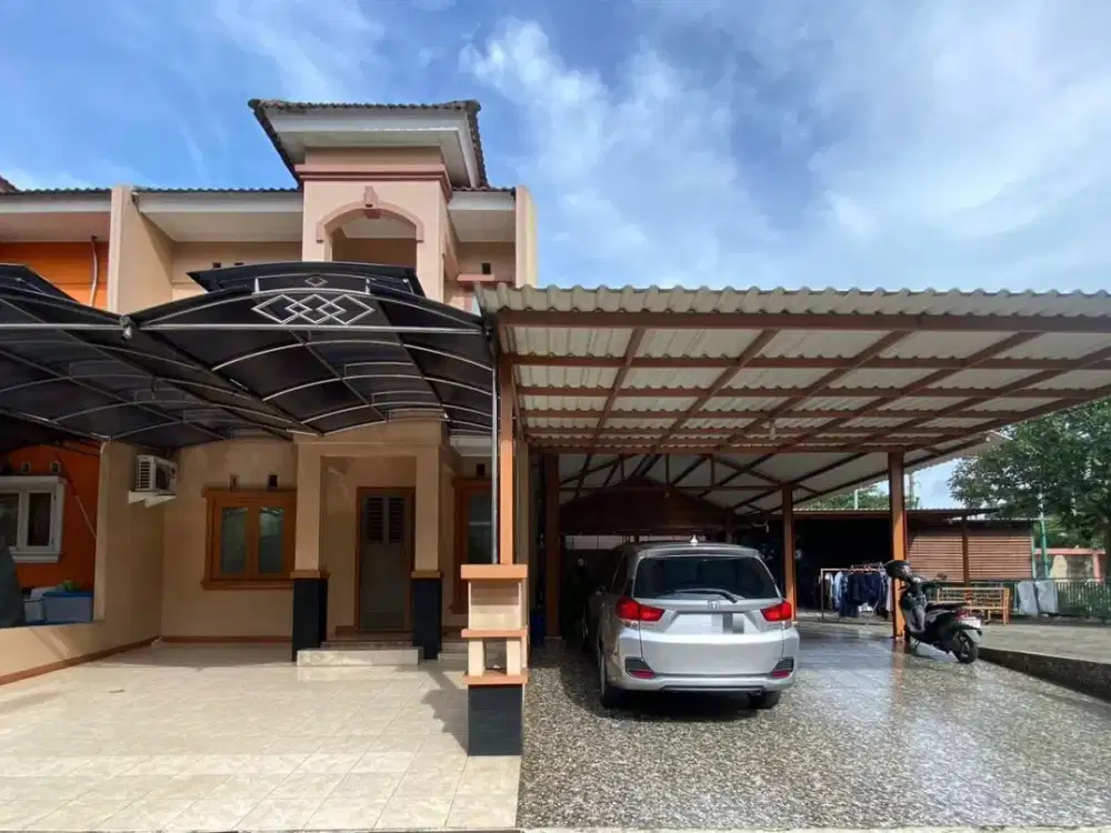 Dijual Rumah 2 Lt Cluster Riviera Palem Semi Karawaci. Halaman Samping Rumah Super Luas