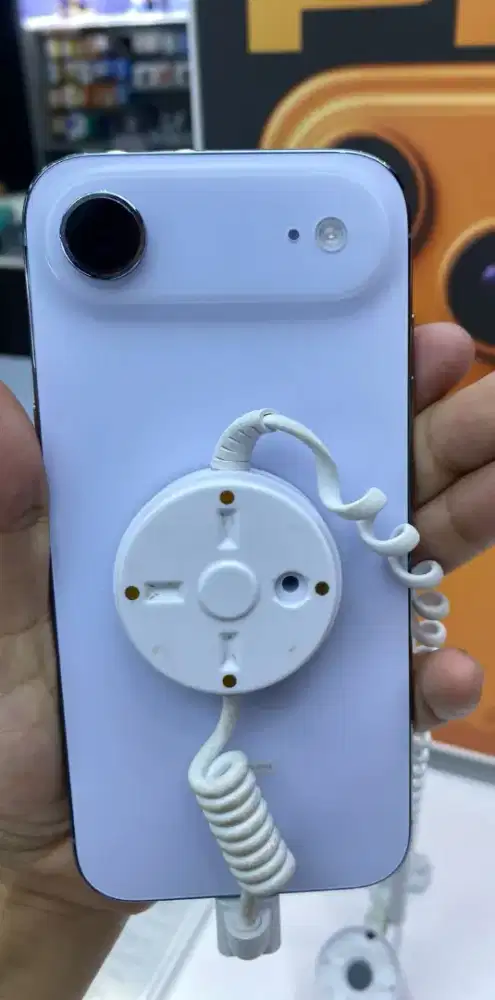 iPhone Air ready warna biru langit, emas muda, putih awan, hitam kosmi