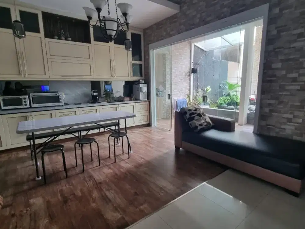 SEWAKAN RUMAH 2 LT ,FULL FURNISH DI TAMAN PUSPA RAYA CITRALAND SURABAYA