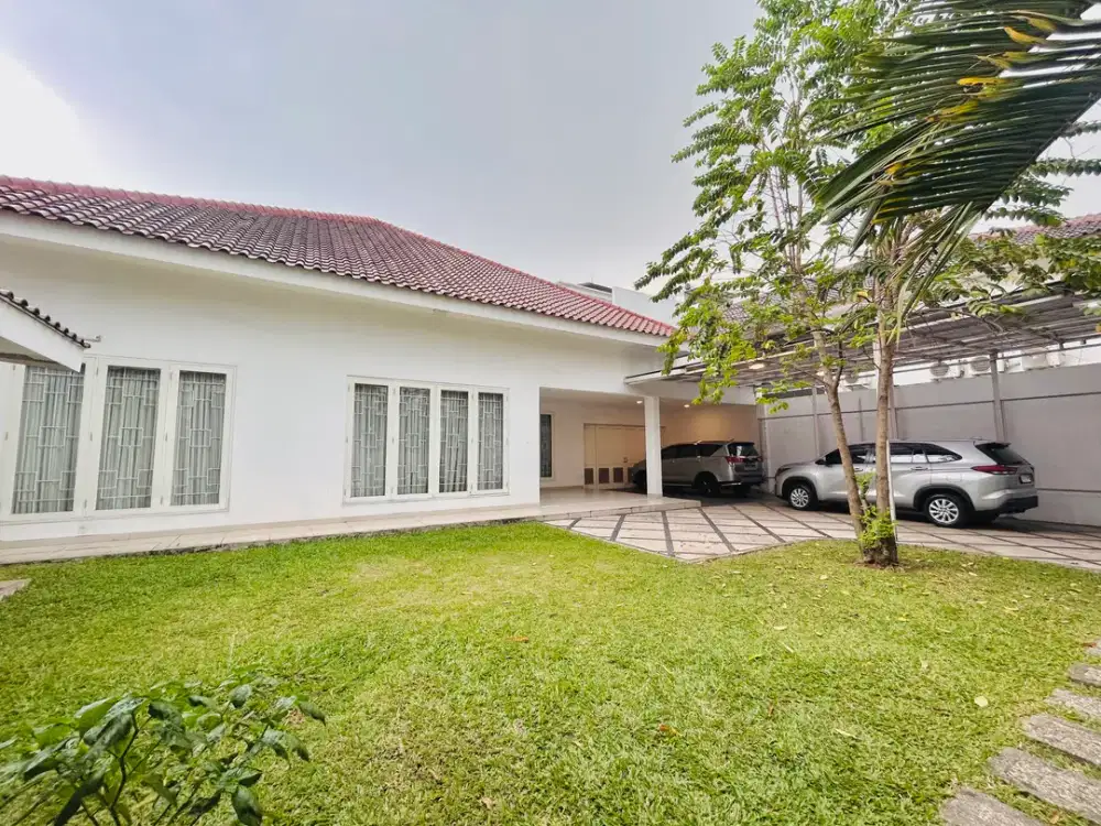 Rumah Modern Tropical Cocok Untuk Kantor, Klinik atau Hunian di Bangka, Kemang.